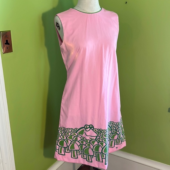 Vested Gentress Dresses & Skirts - vintage 70s Vested Gentress frogs & shrooms shift dress